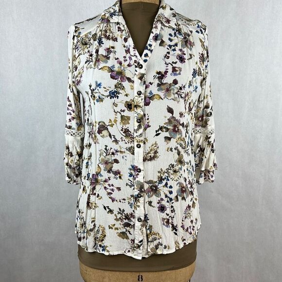 Altar’d State Button Down Blouse Shirt Top Floral Size Medium Lace Detail Ruffle - Picture 1 of 11